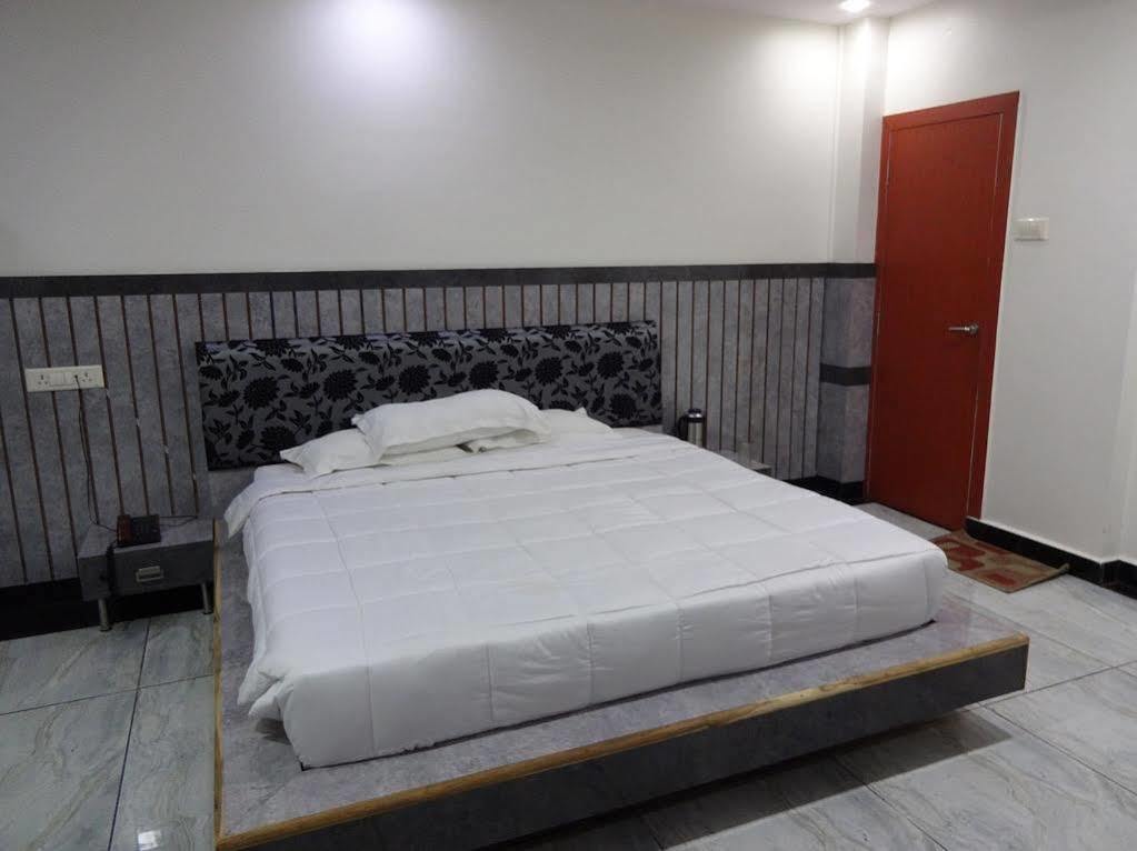 Hotel Shree Vinayak Palace Бхопал Экстерьер фото